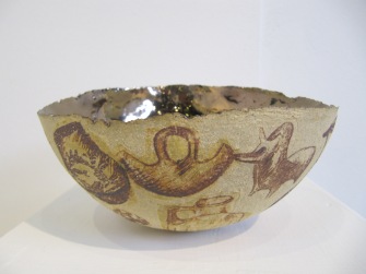 Bowl with painted vessels on surface 001